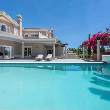 4 Bedroom In Quinta Do With Golf Views Almancil