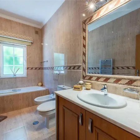 Semesterbostad 4 Bedroom In Quinta Do With Golf Views