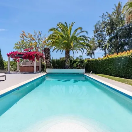 4 Bedroom In Quinta Do With Golf Views