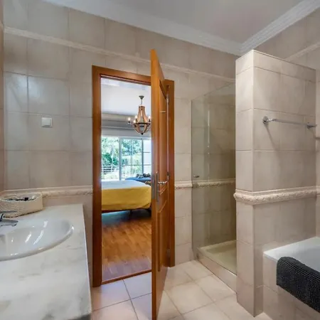 4 Bedroom In Quinta Do With Golf Views *