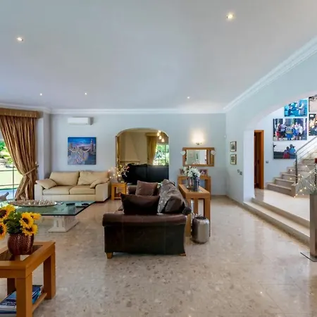 4 Bedroom In Quinta Do With Golf Views