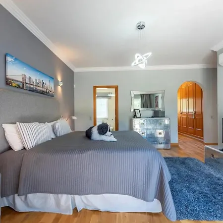 Semesterbostad 4 Bedroom In Quinta Do With Golf Views