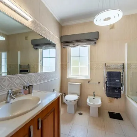 Semesterbostad 4 Bedroom In Quinta Do With Golf Views Almancil