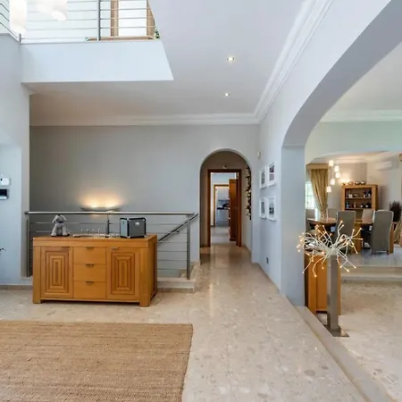 4 Bedroom In Quinta Do With Golf Views Almancil