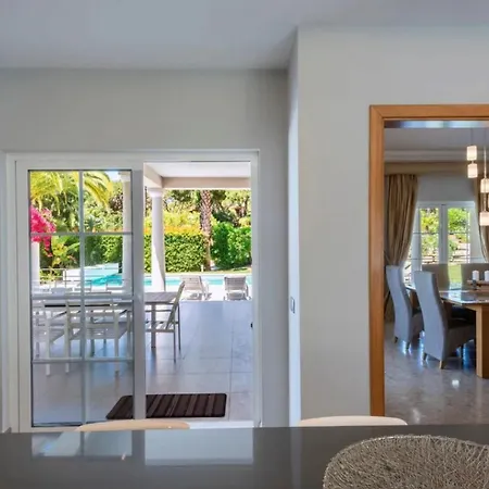 4 Bedroom In Quinta Do With Golf Views Feriehus *