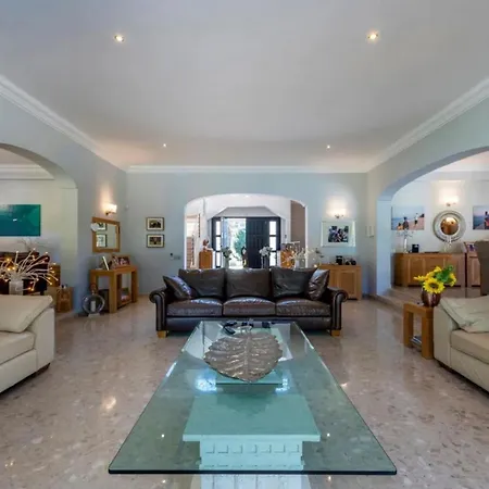 4 Bedroom In Quinta Do With Golf Views