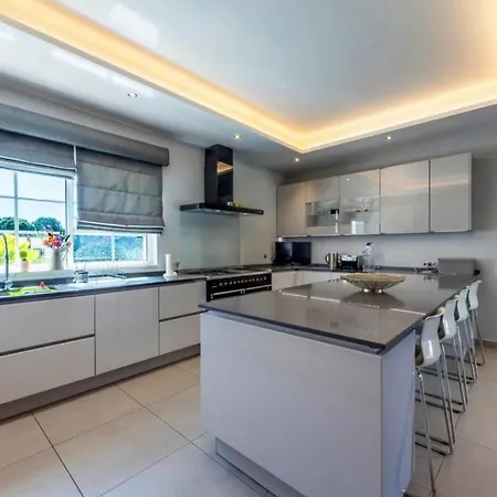 4 Bedroom In Quinta Do With Golf Views Semesterbostad
