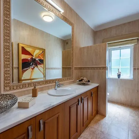 4 Bedroom In Quinta Do With Golf Views *