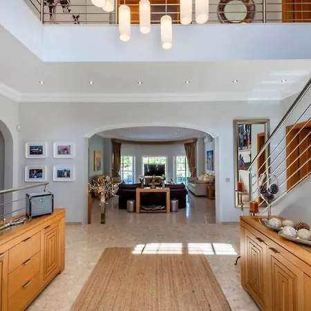 4 Bedroom In Quinta Do With Golf Views Almancil